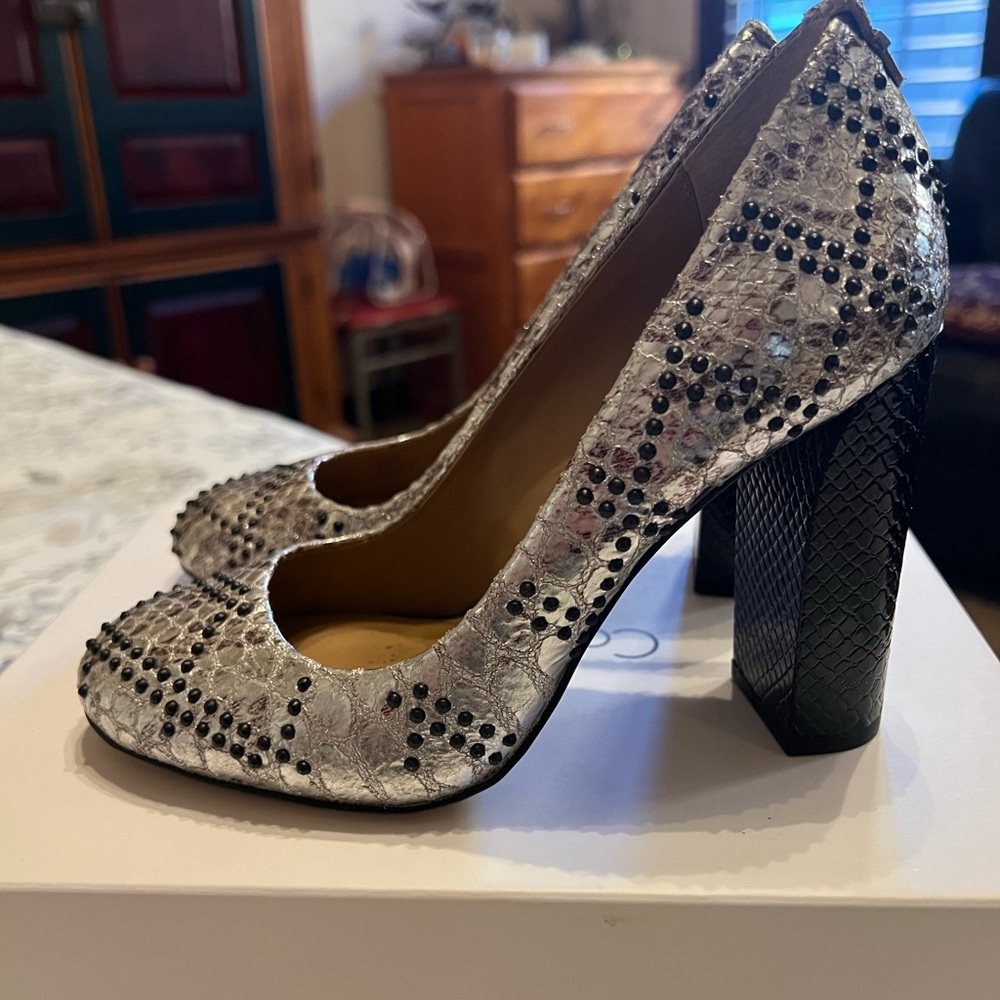 Calvin Klein June Foiled Snake Silver and Black Studded Heels Sz 6